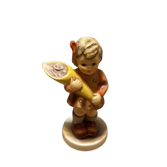 Goebel  Hummel Collector Club  “A sweet Offering” Figurine - Picture 1 of 12